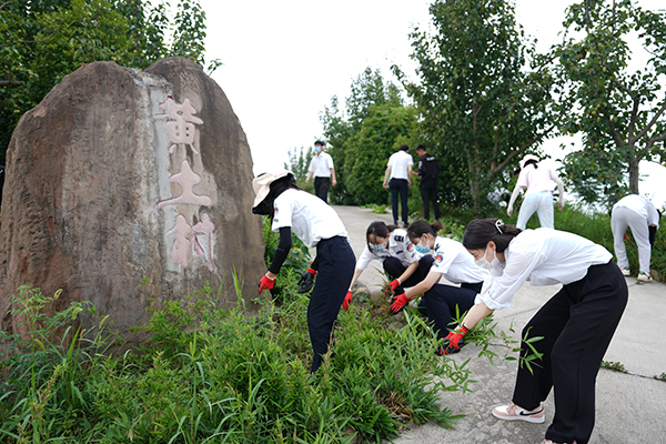 “助力鄉(xiāng)村振興，踐行艱苦奮斗” 將新員工黨性教育活動搬到對口幫扶村2.jpg